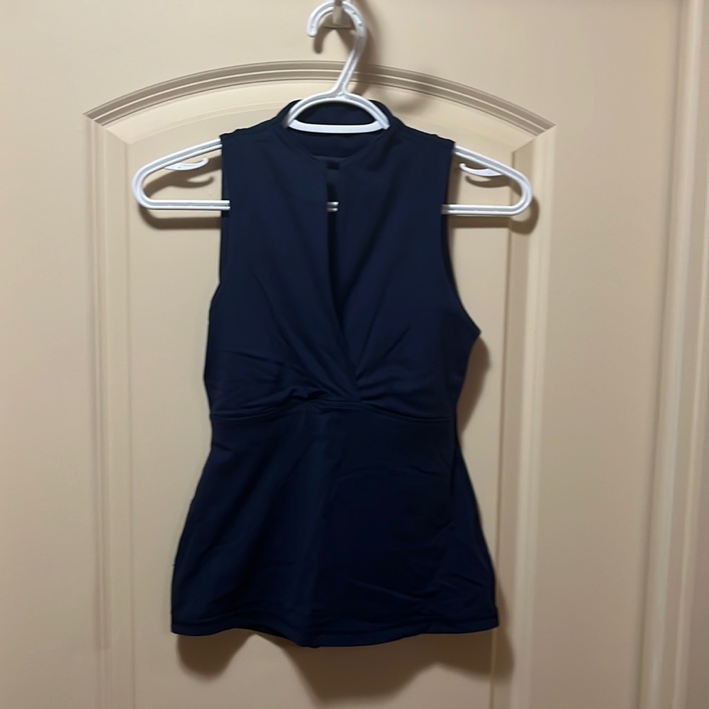 Lululemon shirt size 2